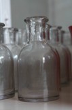 Apoteks flaske i klart glas